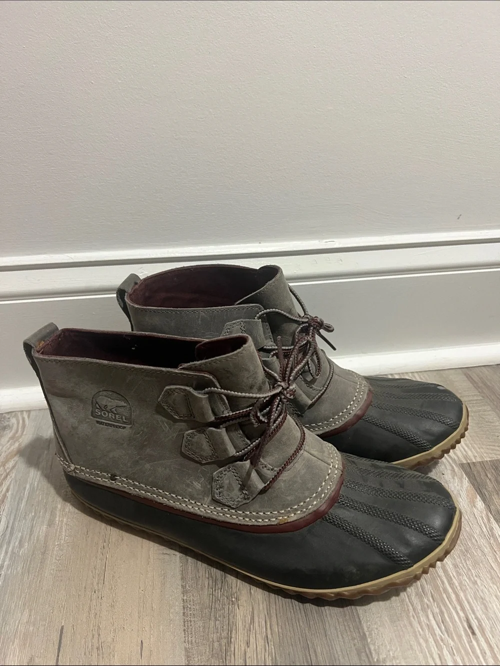 Sorel Gray, Black and Maroon Women's Ankle Duck Boots Size 10.5
